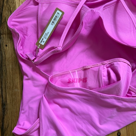 SKIMS SIGNATURE SWIM CAMI ONE PIECE - Picture 5 of 5